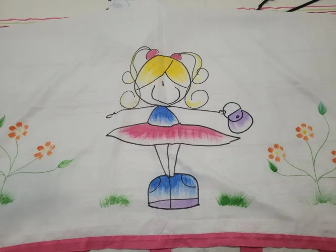 Cortina infantil menina