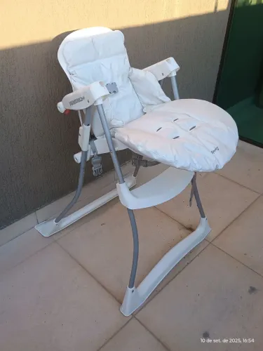 VENDO CARRINHO DE BEBÊ E CADEIRA DE REFEIÇÃO 