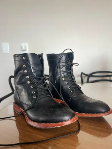 Coturno marca Jácomo preta 