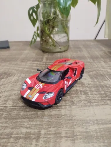 Miniatura Ford GT 2017 Estampado Vermelho Fricção 12cm de Comprimento