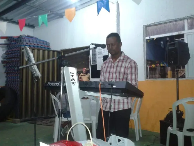 Tecladista e Voz para a sua festa