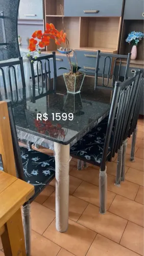 Mesa com 06 cadeiras nova