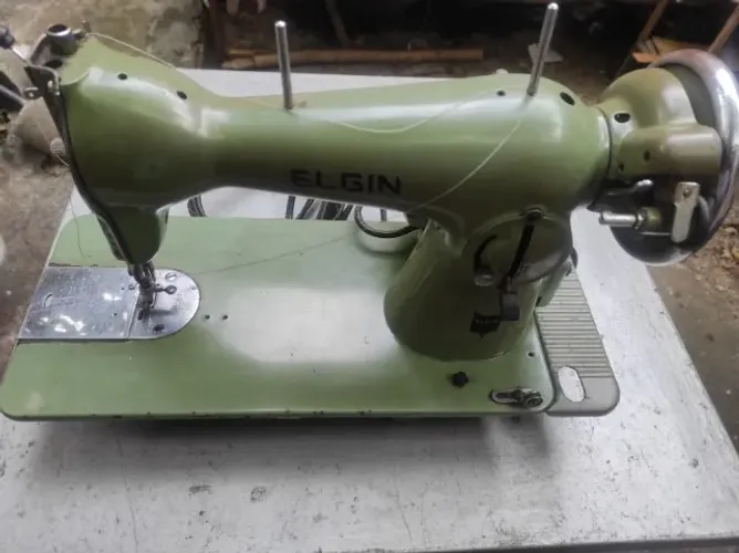 Máquina Costura Singer Verde Doméstica Revisada - 100%  Preço: R$ 349