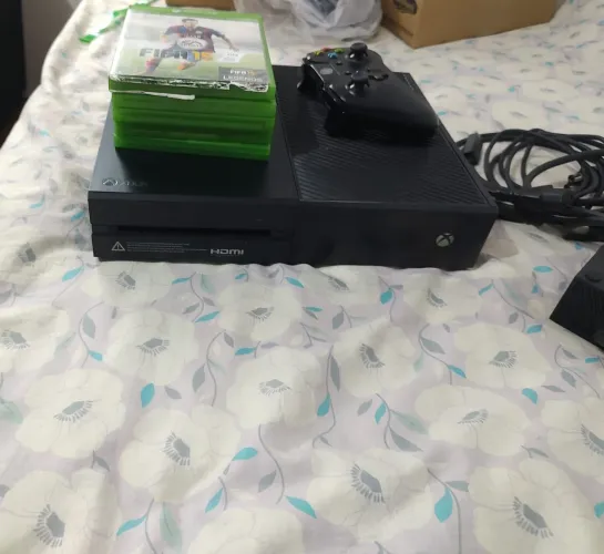 X Box one console 1540 semi novo 