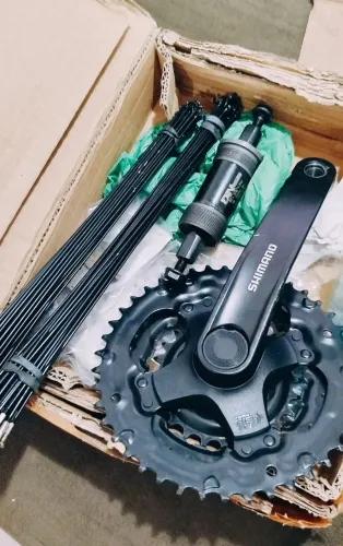 Pedivela Shimano torney com eixo e raios semi novo 