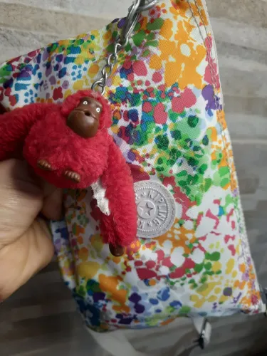 Bolsa da Kipling acompanha chaveiro 