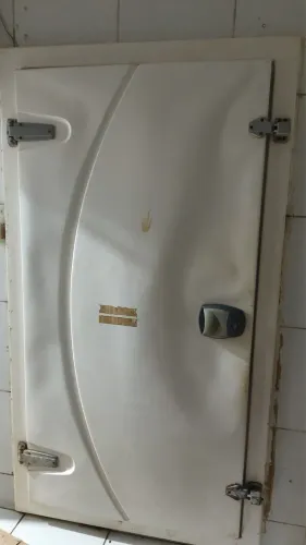Câmara Fria em Polietileno - Semi-Nova / Desarmada