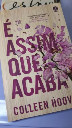 Livro Usado - É Assim que Acaba - Colleen Hoover - (leia descrição) fotos reais do livro