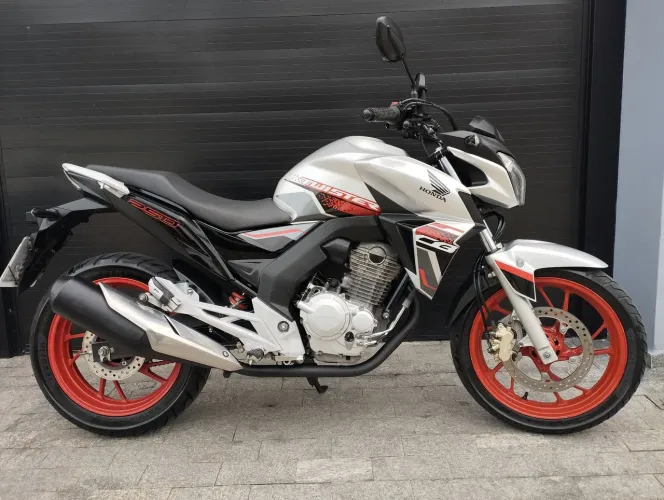 Honda cb250f Twister CBS 2021 linda top