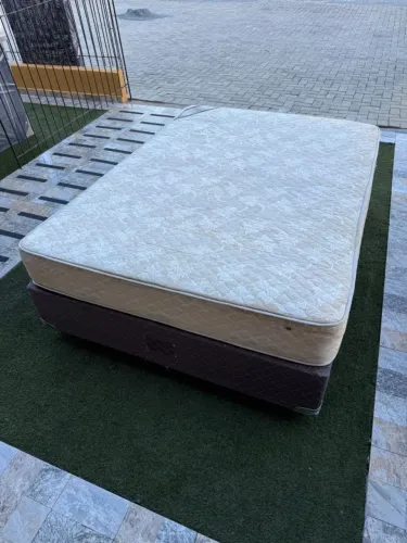 Colchão de Casal USADO COM BASE - Entrego!