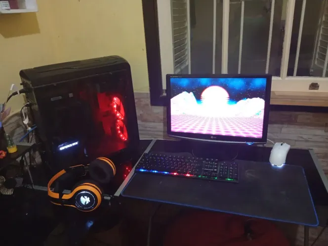 Pc gamer+mesa em L de vidro+mouse