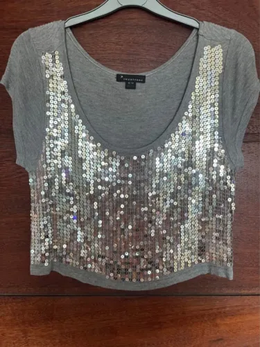 cropped paetê prata: Veste M- Marca: Forever 21.