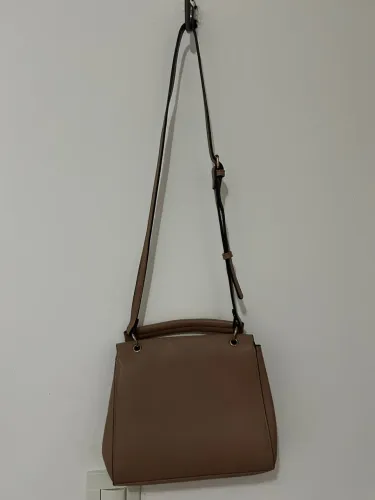 Bolsa de Ombro em Tom Neutro