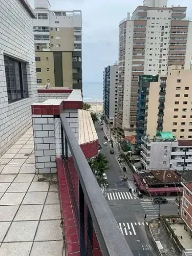 Cobertura maravilhosa com 3 suítes / piscina / vista para o mar - Canto do Forte em Praia 