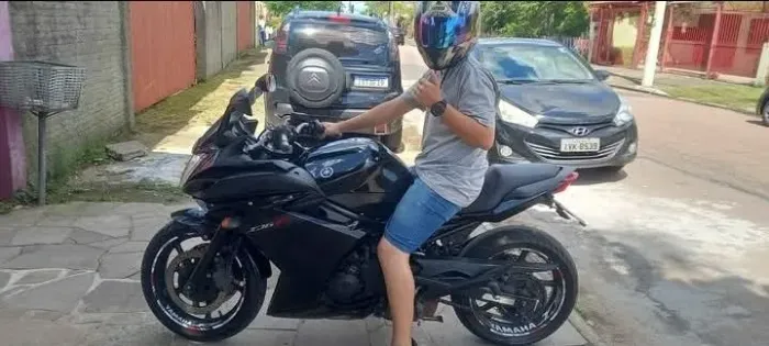 Xj6 baixo km em muito boas condições 