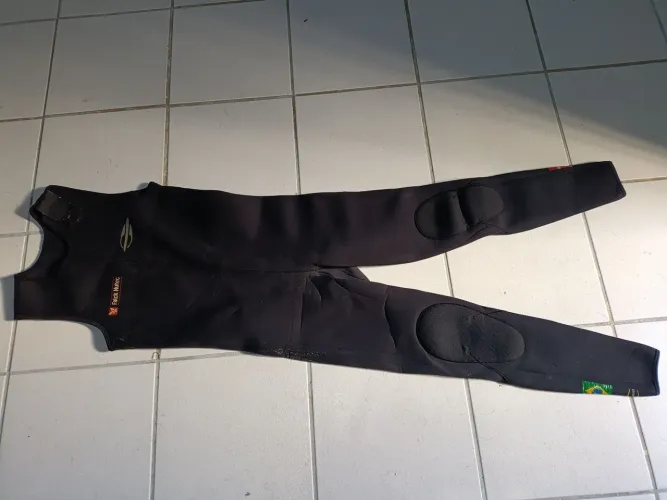 Roupa de neoprene