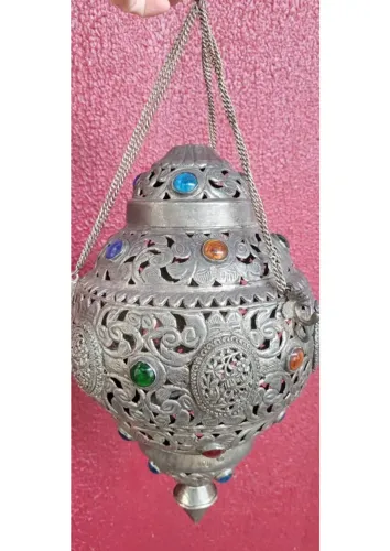 Lustre indiano prateado com pedrarias