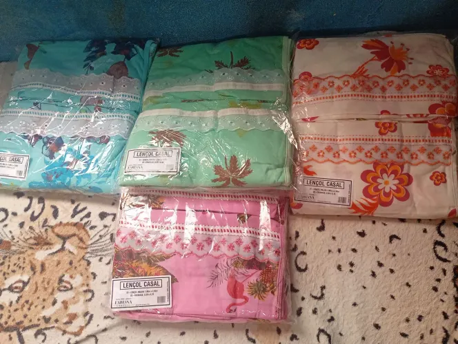 Cama mesa e banho