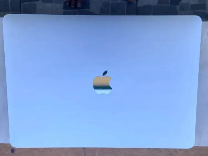 MacBook Air 13 2020 Intel I3 / 8GB RAM / SSD 256GB Retina Prata