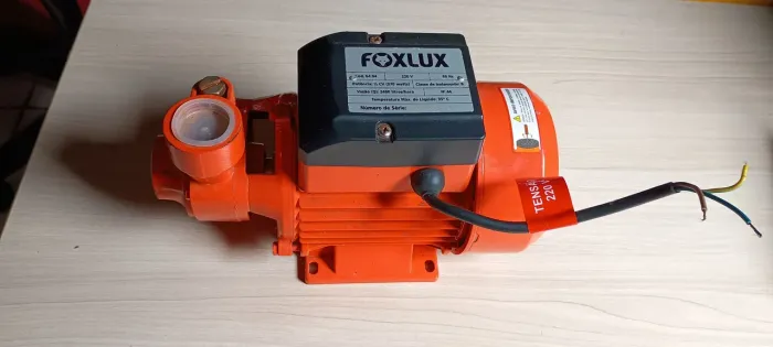 Bomba d'água fox lux nova na caixa.