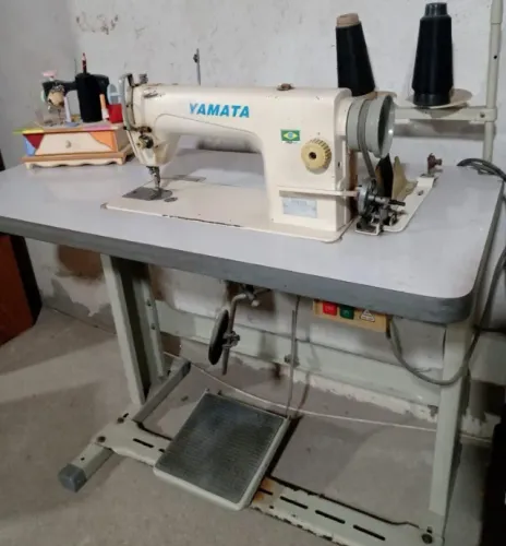 Máquina de costura boa