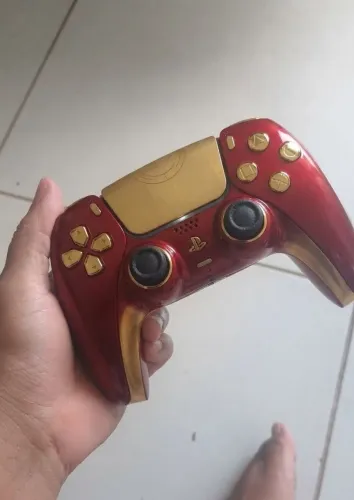 Dualsense personalizado homem de ferro.