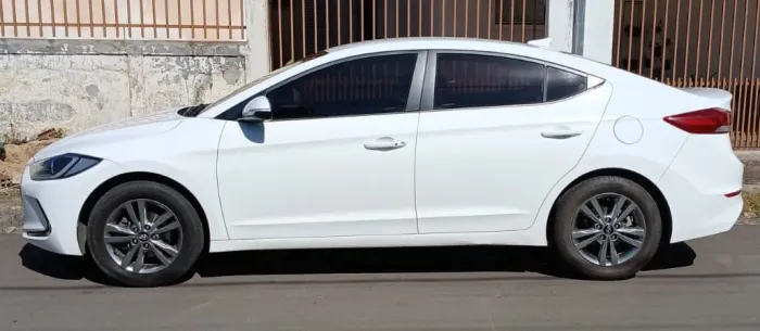 Hyundai Elantra GLS 2.0 16V Flex Aut. 2016