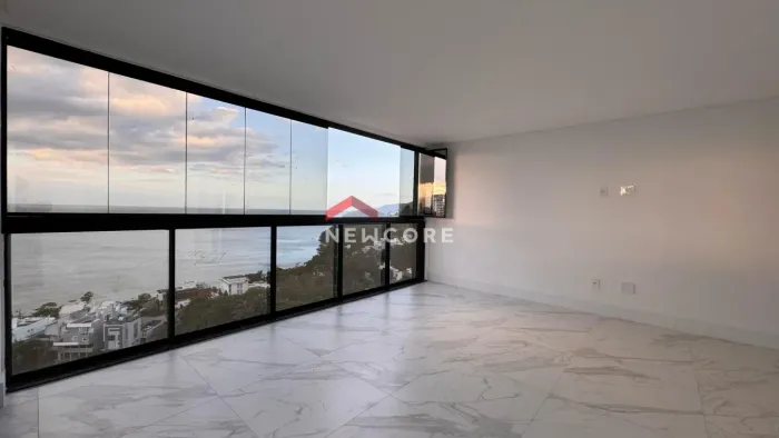 Apartamento em Av. Senador Atilio Fontana - Balneario Pereque - Porto Belo/SC