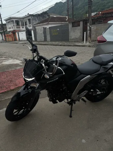 Fz25 2023 Preto fosco - Abaixo de 14.000 km