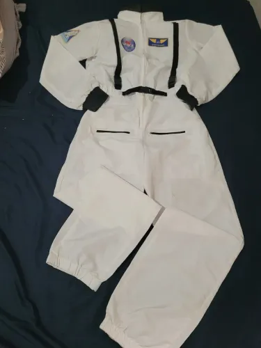  Macacao de astronauta/ veste uma pessoa de no máximo 1,40 de altura.