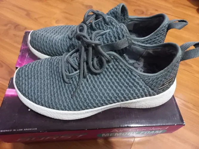 Tênis Skechers Burst 36 esportivo