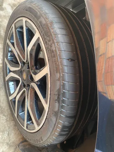 Rodas aro 22, com 4 pneu novos pouco rodados.