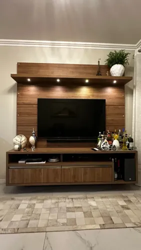 Rack de TV com Gavetas e Iluminação