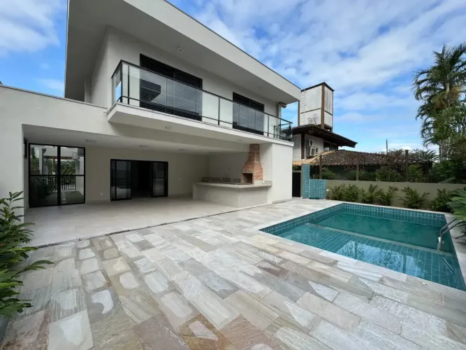 Casa à Venda no Condomínio Hanga Roa - Vizinho a Riviera de São Lourenço