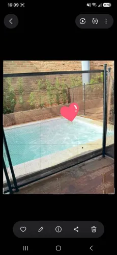 Cerca de piscina