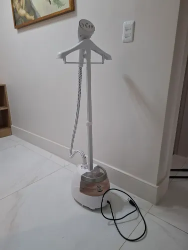 Vaporizador vertical para roupas Britânia 