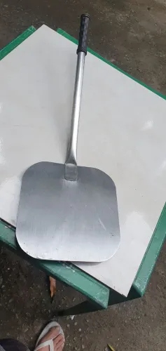 Vendo pá para pizzas 70 cm de comprimento e 24×25 base