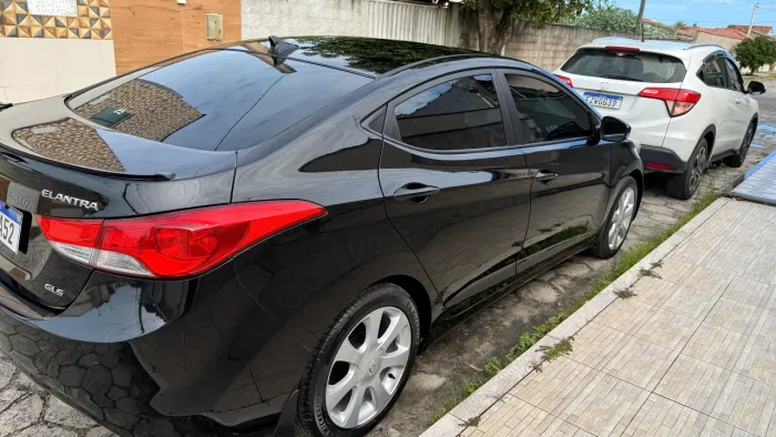 Hyundai Elantra GLS 1.8 16V Aut. 2013