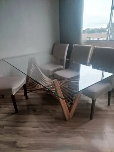 Mesa, Aparador, Banquetas e Poltrona