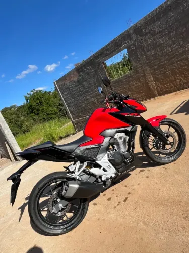 CB 300 nova sem Detalhes 