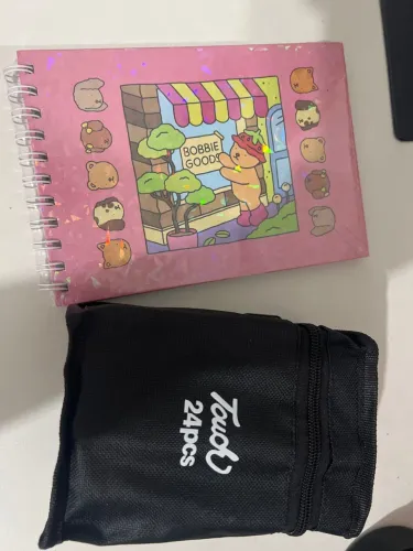 Kit Livro de Colorir Bobbie Goods + 24 Canetinhas Ponta Dupla