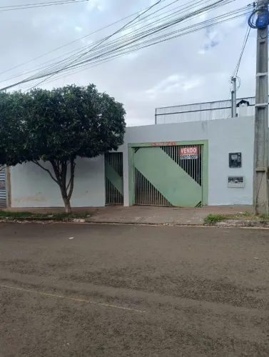 Vendo casa com 4 quartos e ( energia solar)