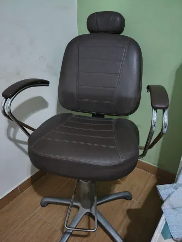 Cadeira para atendimento cabeleireiro/barbeiro