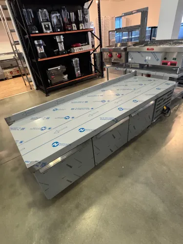 Balcão de serviço refrigerado baixo para chapas 2metros com portas