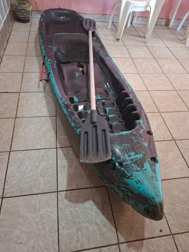 Vendo caiaque em otimo estado com 1 remo para una pessoa interesse wat *