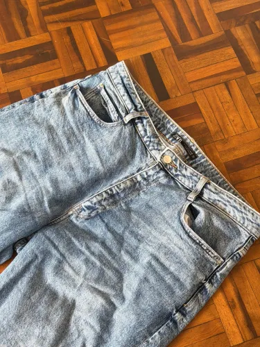 Calça Zara mom jeans reta usada 44/46