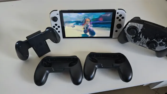 Nintendo Switch OLED Mario Kart + Pro Controller + Case + MicroSD 128GB