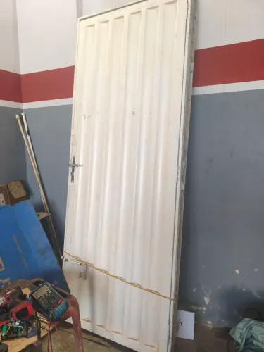 Porta de chapa reforçada