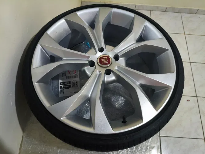 Rodas 20 com pneus novos 215/30/20