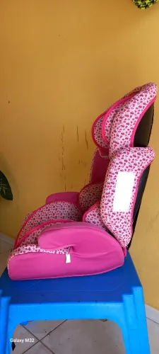Cadeirinha de bebê para carro rosa